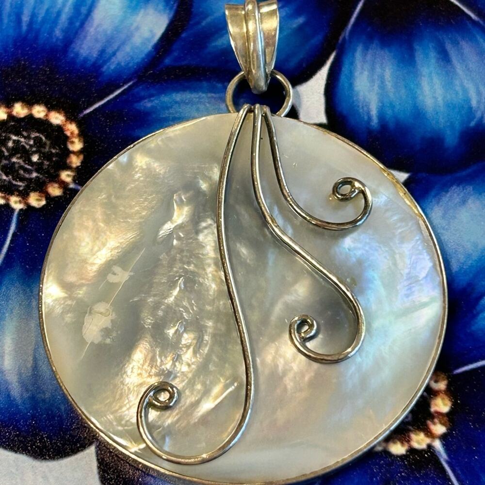 Stunning! 925 Sterling Silver MOP mother of pearl large 2” pendant #E108 - Picture 2 of 7